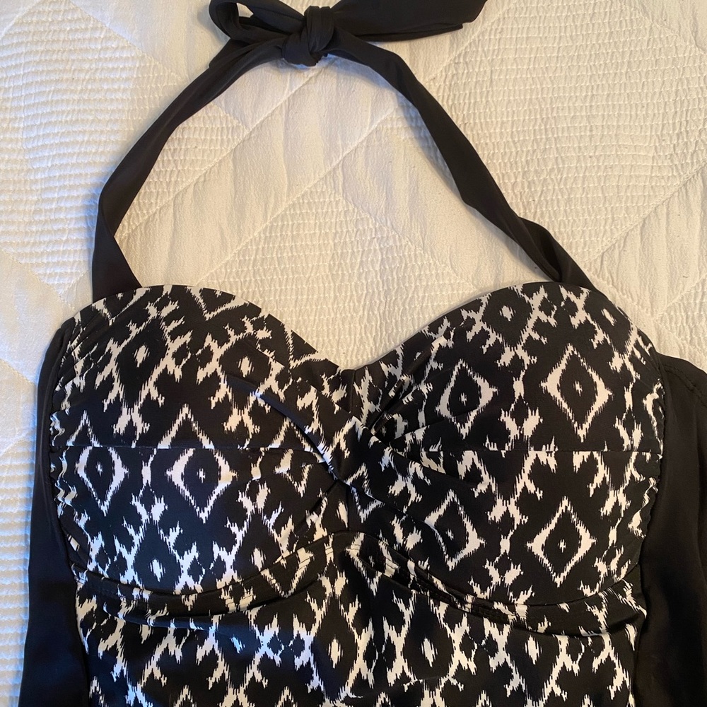 Merona one piece bathing suit. BRAND new with tags. Never worn! - Picture 2 of 6